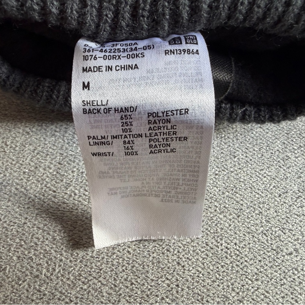 Uniqlo HeatTech Gloves - Picture 3 of 4